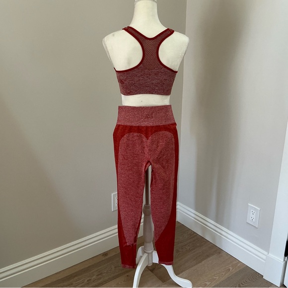 Pink brand bra and leggings set - Picture 2 of 3